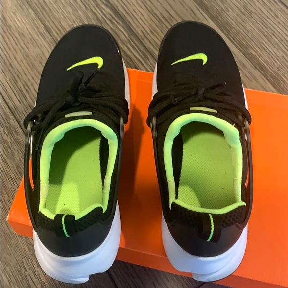 Nike’s - Picture 4 of 5